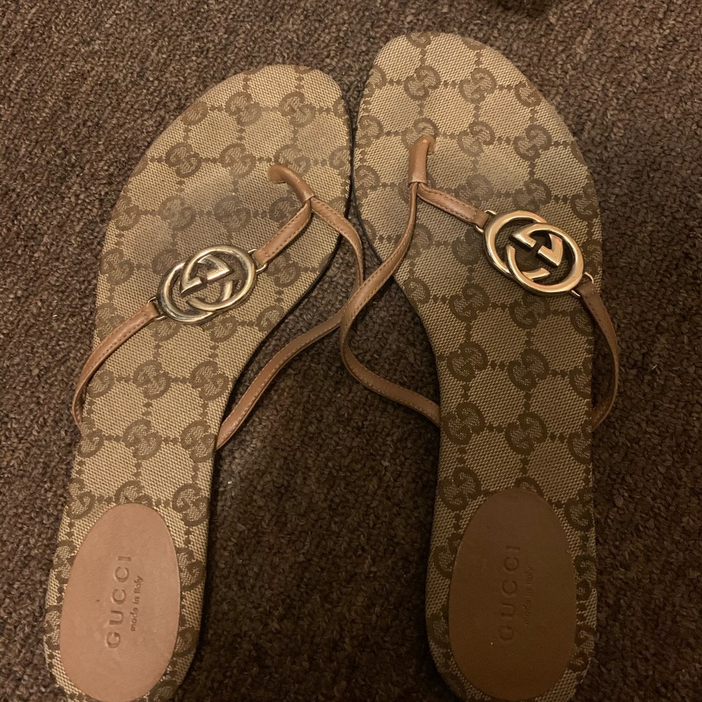 GUCCI FLIP FLOPS